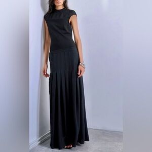 ASOS / TOPSHOP - pleated contrasting black maxi dress